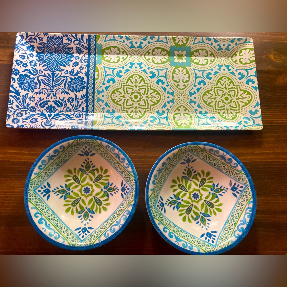 Evergreen EarthAware recycled bamboo tray + 2 melamine bowls.